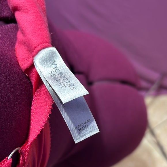 Victoria's Secret Red and White Lace Unlined Demi Bra 36DD - Picture 5 of 5